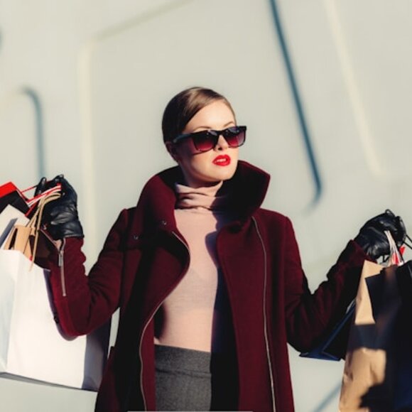 Meet your Posher, Brenda. - Picture 1 of 7